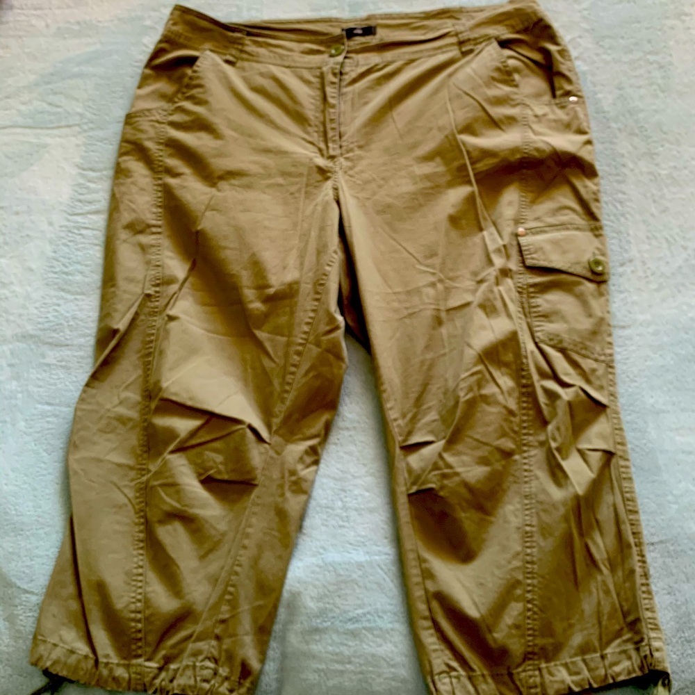 ELLOS Olive Green Capri’s